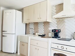 Gerani Deluxe Houses with Sea View
