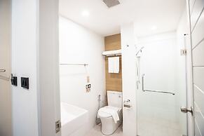 Cubic Bangna Hotel