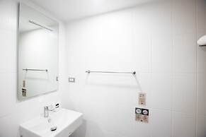 Cubic Bangna Hotel