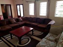 Zuus Lodge & Tours