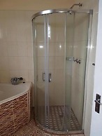 Zuus Lodge & Tours