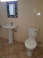 Zuus Lodge & Tours