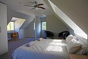 Cozy Quirky Cottage