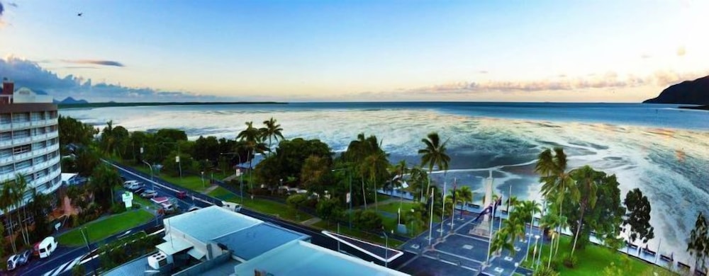 Cairns Apartment Esplanade Ocean Views