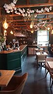 Windsor Hotel & Bar