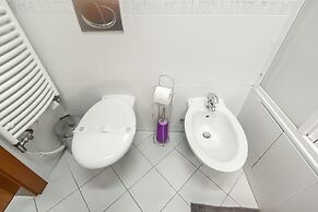 Romantic Condo near Charles Bridge