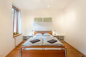 Romantic Condo near Charles Bridge