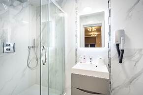 Billionaire Suites Kensington