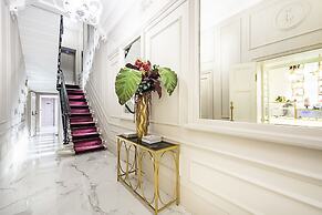 Billionaire Suites Kensington