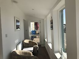 Petfriendly-beachfront-sunsetfacingsunporch-garden