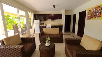 Villa Hermosa a Spacious Villa Close to Downtown