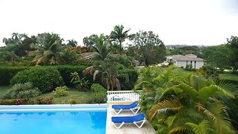 Villa Hermosa a Spacious Villa Close to Downtown
