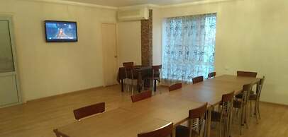 MaxRooms Volga Hollywood