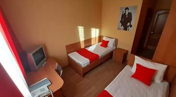 MaxRooms Volga Hollywood