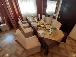 MaxRooms Volga Hollywood