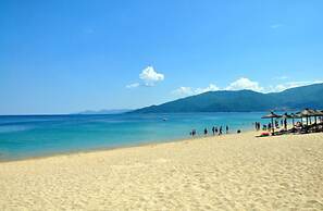 Ammolithos Beach