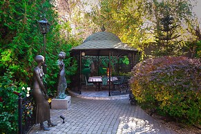 Mandarin ClubHouse