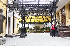 Mandarin ClubHouse