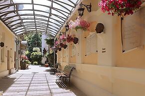 Mandarin ClubHouse