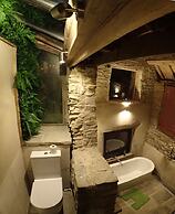 The Lodge Rooms