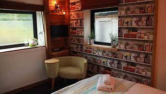 The Lodge Rooms