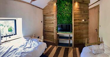 The Lodge Rooms