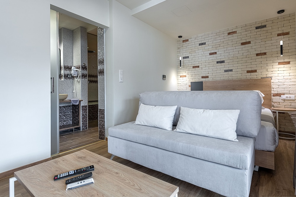 Suites Syngrou Fix