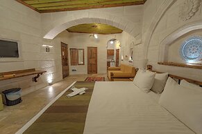 Zara Cave Hotel +10