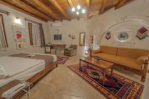 Zara Cave Hotel +10