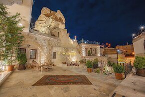 Zara Cave Hotel +10