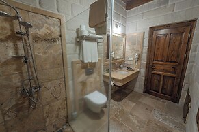 Zara Cave Hotel +10