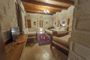 Zara Cave Hotel +10