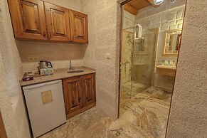 Zara Cave Hotel +10