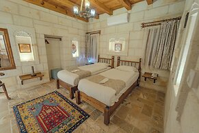 Zara Cave Hotel +10