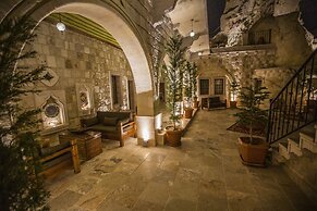 Zara Cave Hotel +10