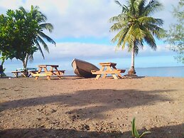 Sina PJ Beach Fales and Surf