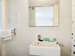AirTLV Centrally Located Studio With Gallery