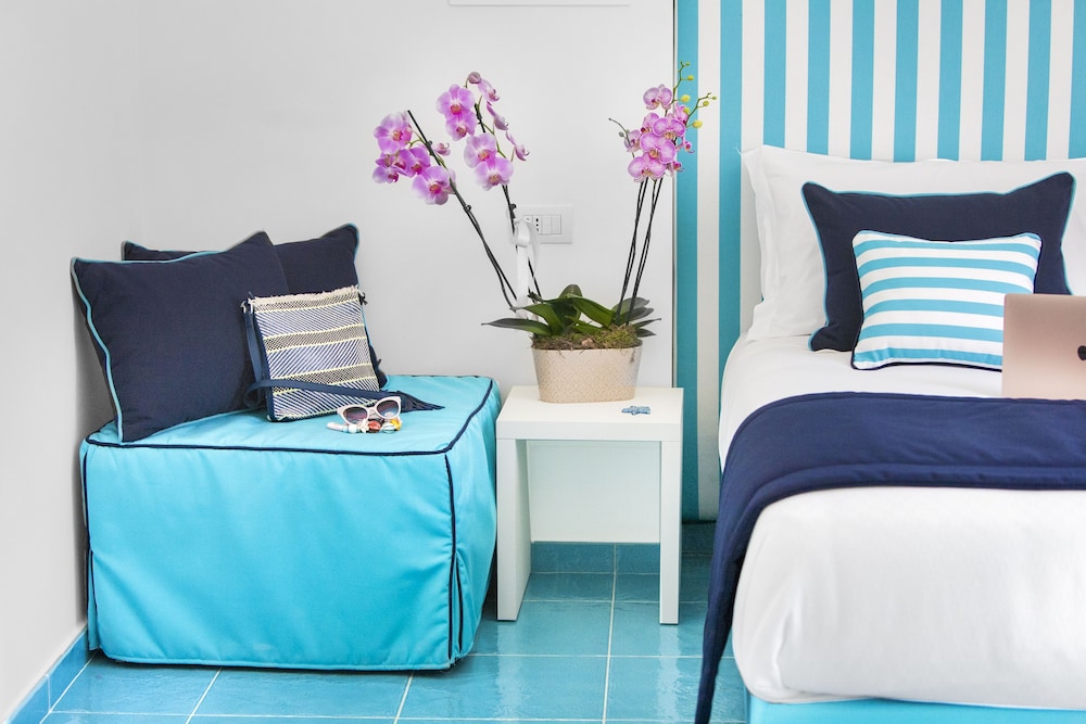 Sersale Suites