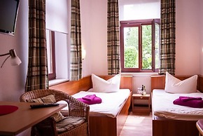 Pension an der Pillnitzer Schlossfaehre