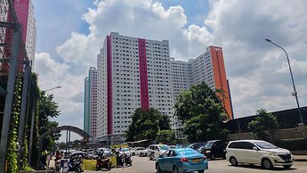 Tranquil 2BR @ Green Pramuka Apartment