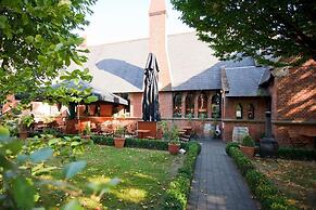 Schoolhouse Hotel
