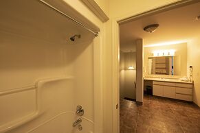 Dunvegan Inn and Suites