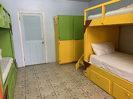 The Waterfront Inn - Hostel