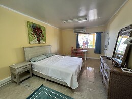 The Waterfront Inn - Hostel