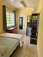 The Waterfront Inn - Hostel
