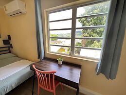 The Waterfront Inn - Hostel