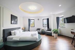 N Queen Apartment Hotel
