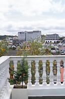N Queen Apartment Hotel