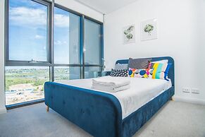 Minimalism Modern Apartment With Water View