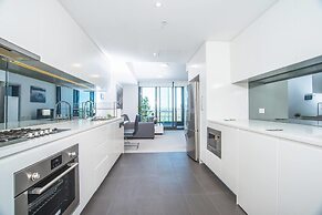 Minimalism Modern Apartment With Water View